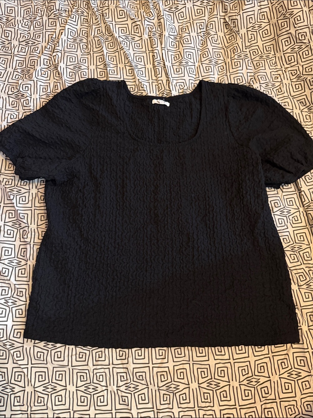 Maurices Black Textured Short Sleeve Scoop Neck Top